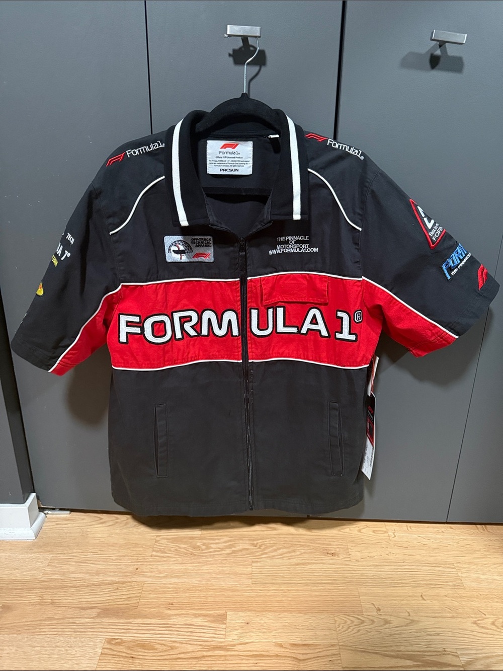 Formula 1 Pacsun Cropped Full Zip Shirt - size M